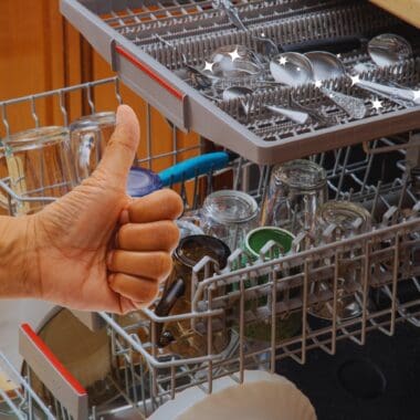Waarom je een vaatwasser met besteklade en slimme functies moet kopen